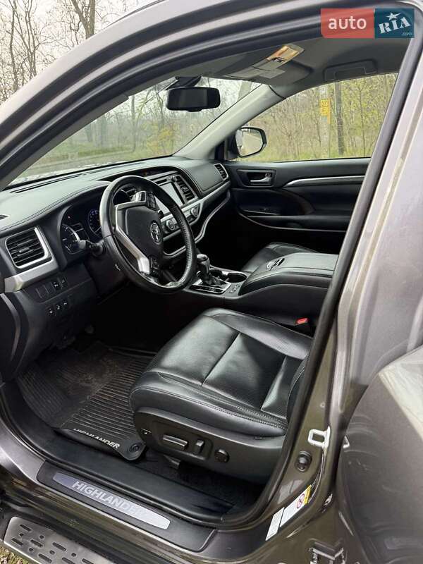 Внедорожник / Кроссовер Toyota Highlander 2019 в Белгороде-Днестровском