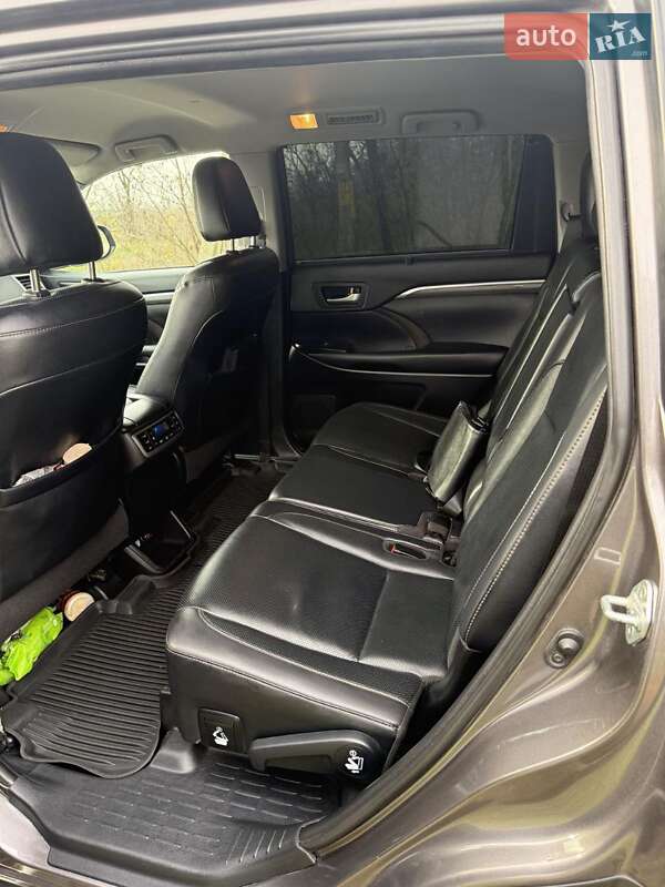 Внедорожник / Кроссовер Toyota Highlander 2019 в Белгороде-Днестровском