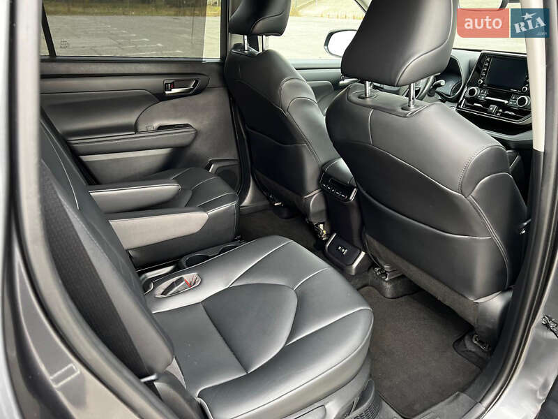 Внедорожник / Кроссовер Toyota Highlander 2020 в Киеве