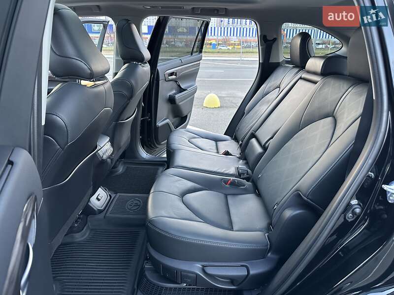 Внедорожник / Кроссовер Toyota Highlander 2021 в Киеве