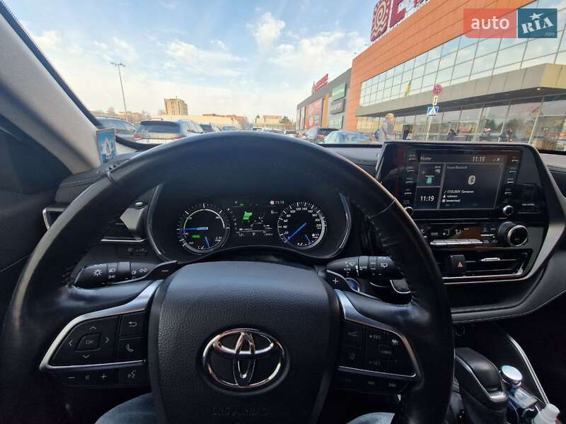 Внедорожник / Кроссовер Toyota Highlander 2021 в Полтаве