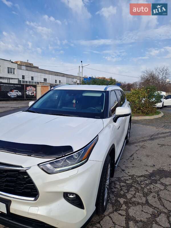 Внедорожник / Кроссовер Toyota Highlander 2021 в Полтаве