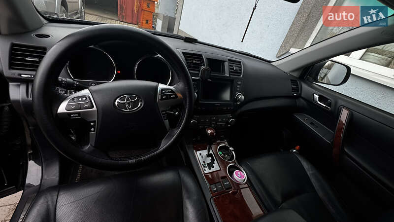 Позашляховик / Кросовер Toyota Highlander 2011 в Новомосковську