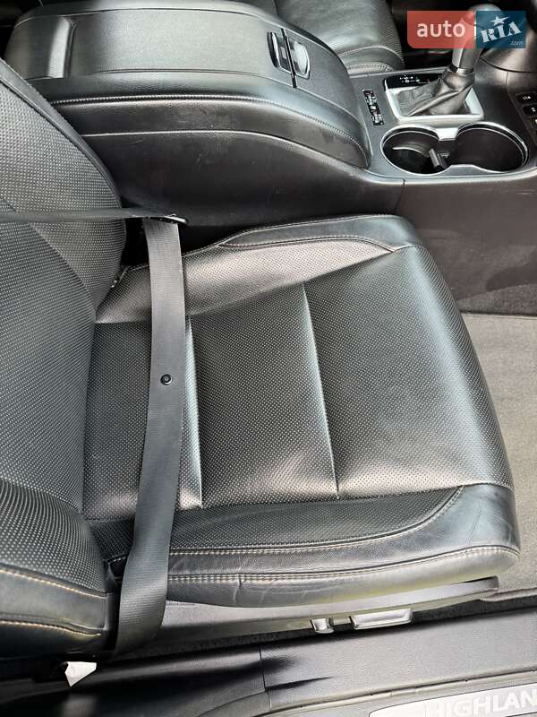 Позашляховик / Кросовер Toyota Highlander 2017 в Магдалинівці