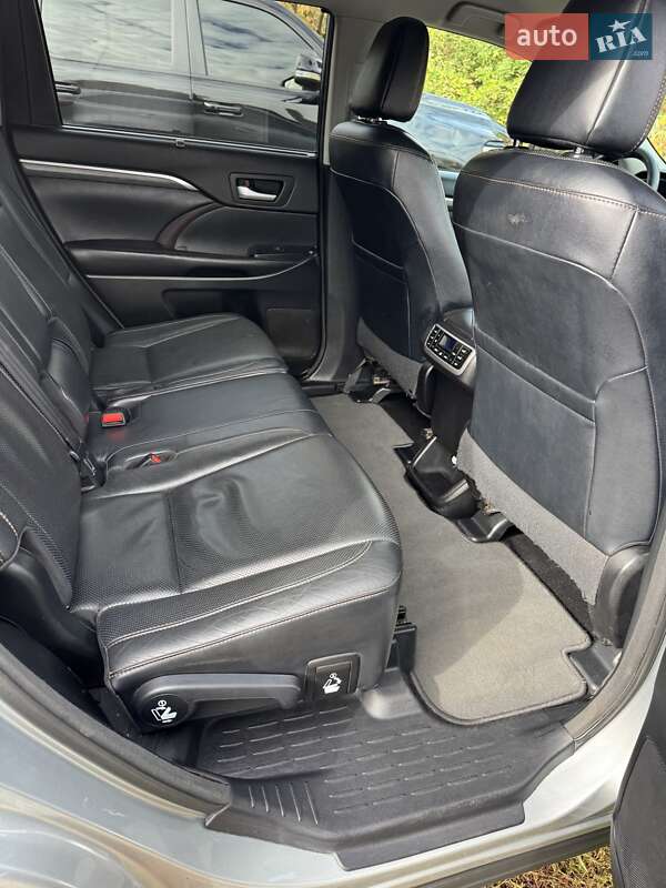 Позашляховик / Кросовер Toyota Highlander 2017 в Магдалинівці