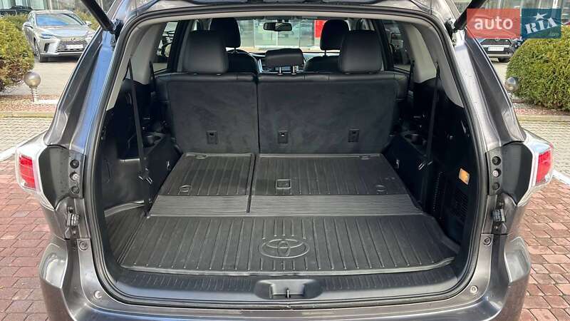 Внедорожник / Кроссовер Toyota Highlander 2016 в Хмельницком