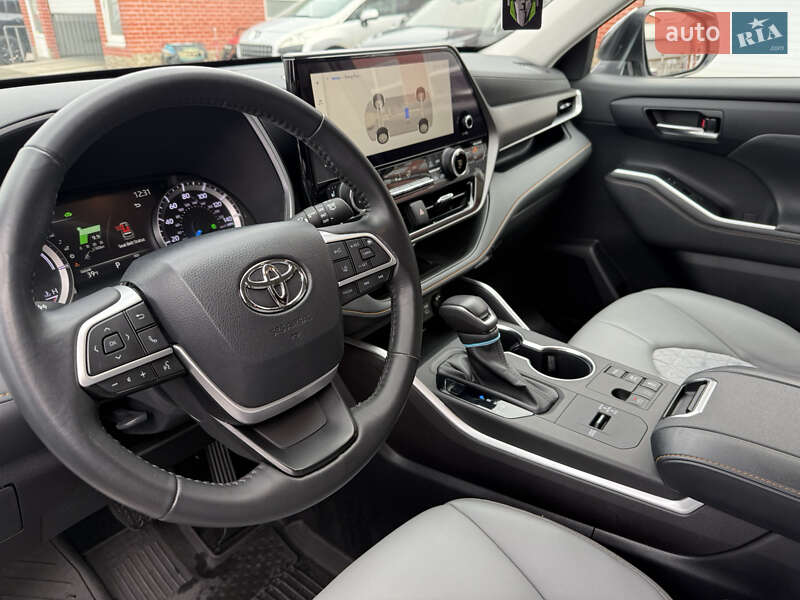 Внедорожник / Кроссовер Toyota Highlander 2022 в Киеве
