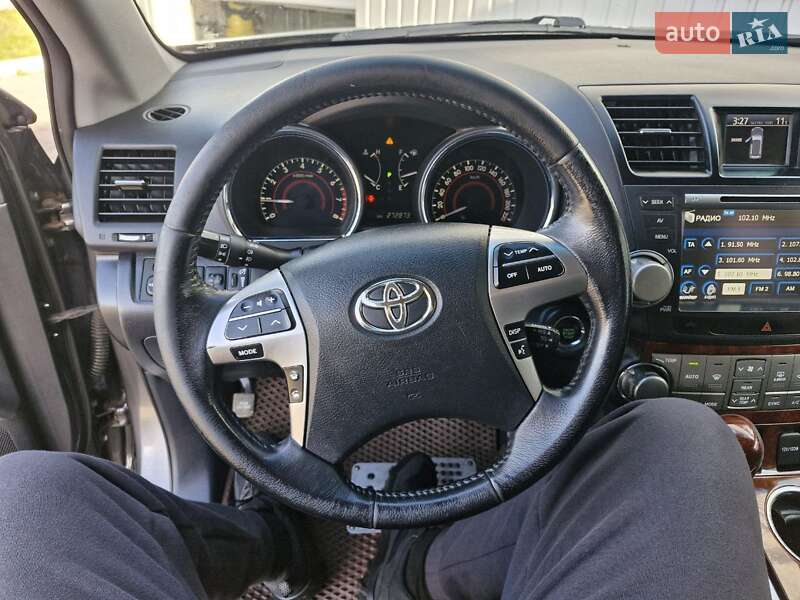Внедорожник / Кроссовер Toyota Highlander 2011 в Николаеве