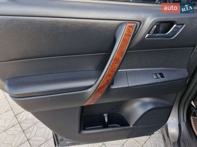Внедорожник / Кроссовер Toyota Highlander 2011 в Николаеве