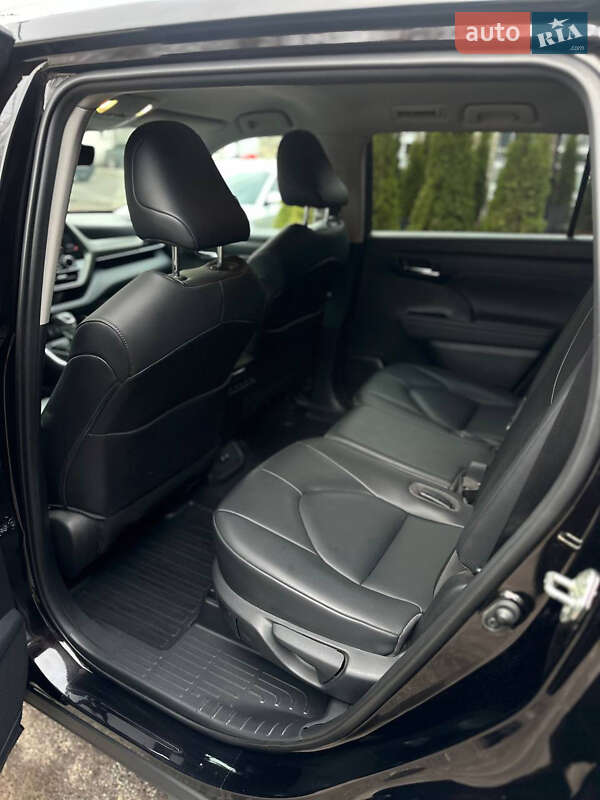 Внедорожник / Кроссовер Toyota Highlander 2020 в Киеве