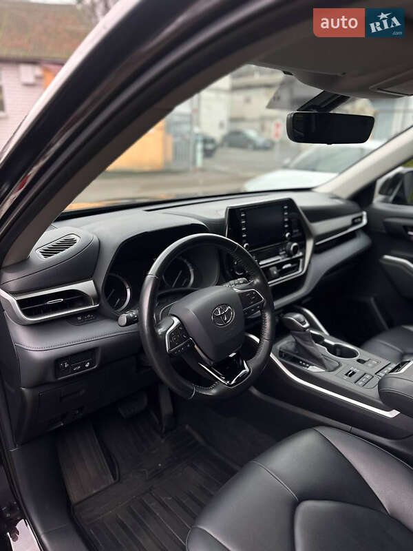 Внедорожник / Кроссовер Toyota Highlander 2020 в Киеве