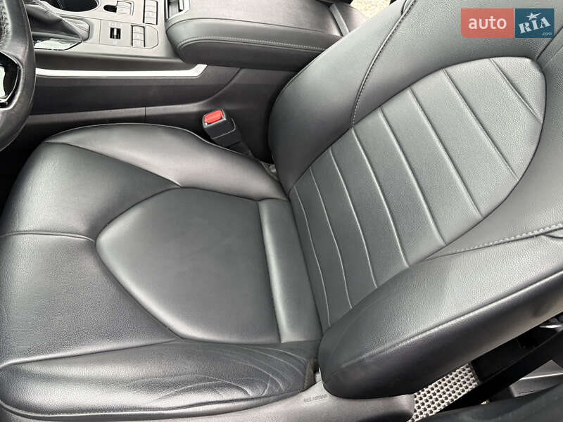 Внедорожник / Кроссовер Toyota Highlander 2020 в Луцке