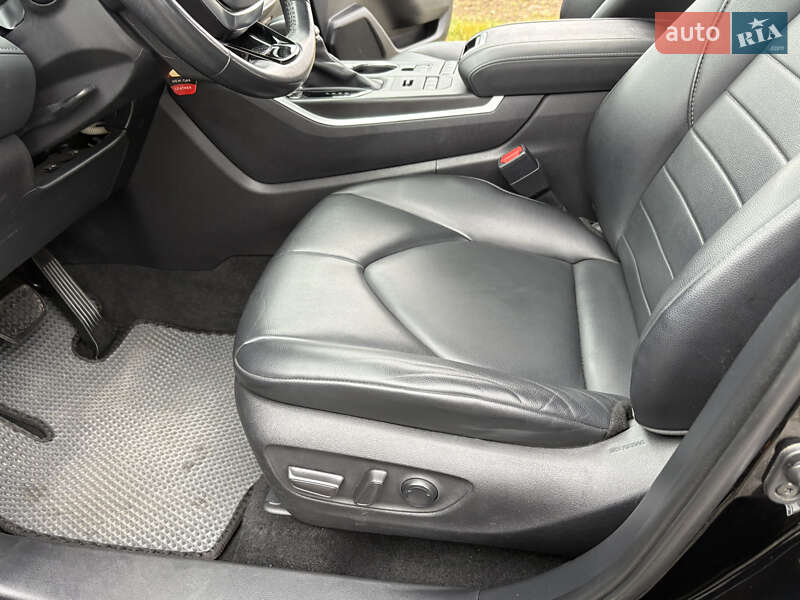 Внедорожник / Кроссовер Toyota Highlander 2020 в Луцке