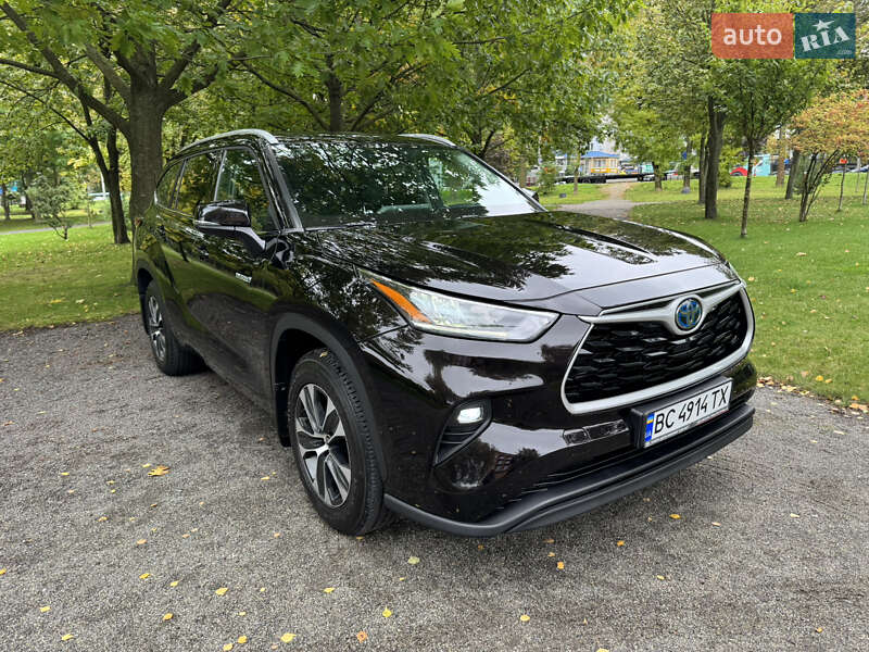 Внедорожник / Кроссовер Toyota Highlander 2021 в Хмельницком