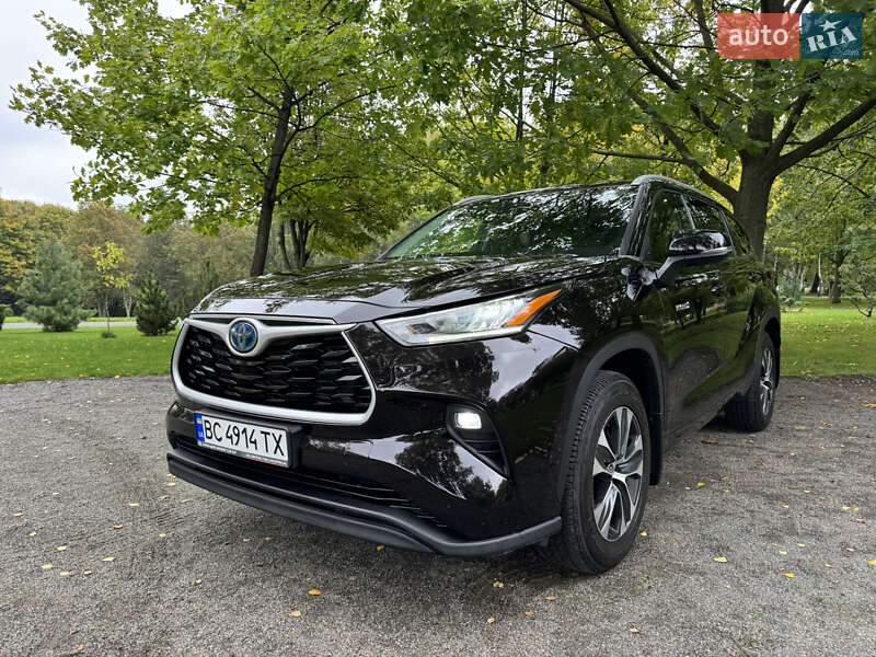Внедорожник / Кроссовер Toyota Highlander 2021 в Хмельницком