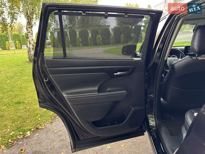 Внедорожник / Кроссовер Toyota Highlander 2021 в Хмельницком