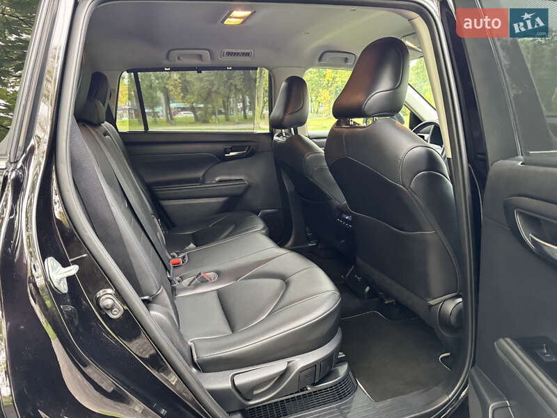 Внедорожник / Кроссовер Toyota Highlander 2021 в Хмельницком