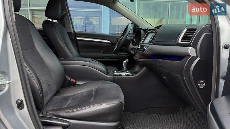 Внедорожник / Кроссовер Toyota Highlander 2014 в Ровно