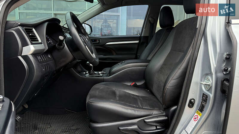 Внедорожник / Кроссовер Toyota Highlander 2014 в Ровно