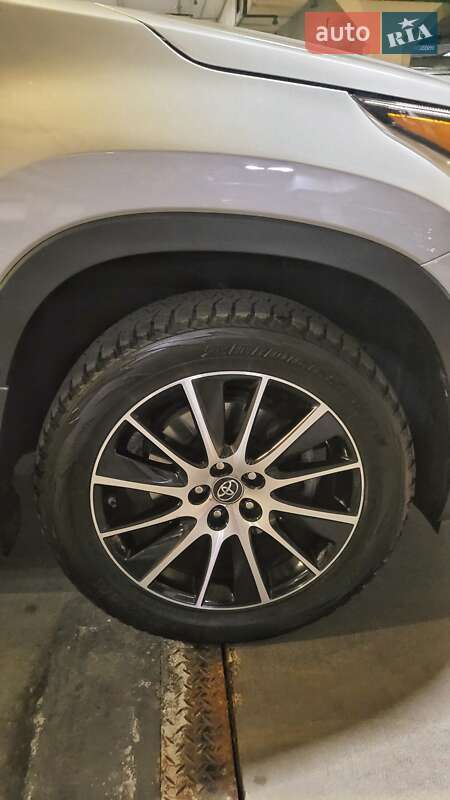 Внедорожник / Кроссовер Toyota Highlander 2017 в Киеве фото 13 Внедорожник / Кроссовер Toyota Highlander 2017 в Киеве