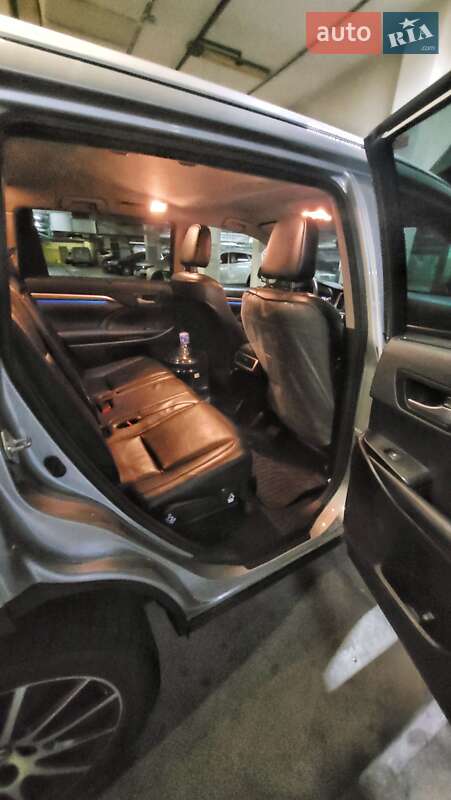 Внедорожник / Кроссовер Toyota Highlander 2017 в Киеве фото 29 Внедорожник / Кроссовер Toyota Highlander 2017 в Киеве