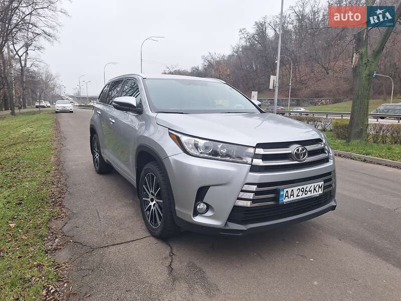 Внедорожник / Кроссовер Toyota Highlander 2017 в Киеве фото 39 Внедорожник / Кроссовер Toyota Highlander 2017 в Киеве