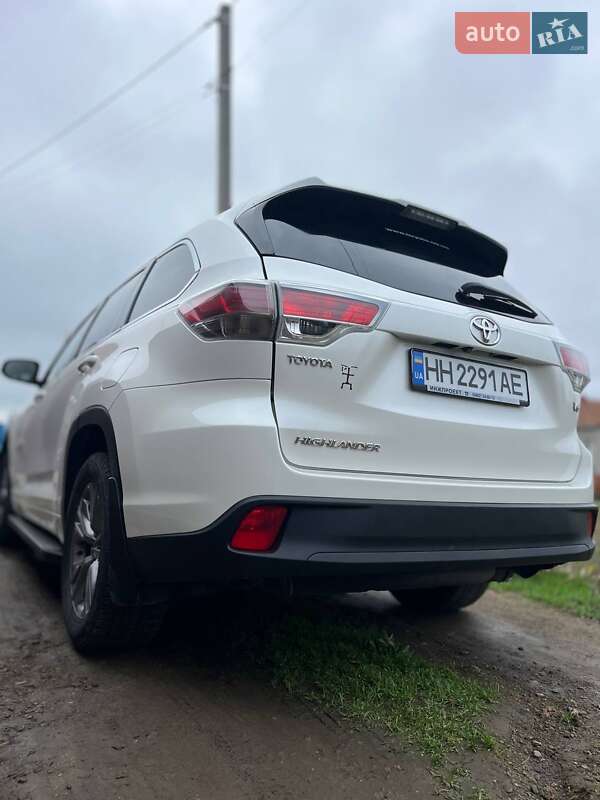Внедорожник / Кроссовер Toyota Highlander 2014 в Одессе