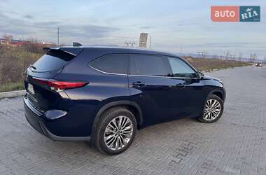 Внедорожник / Кроссовер Toyota Highlander 2022 в Ужгороде