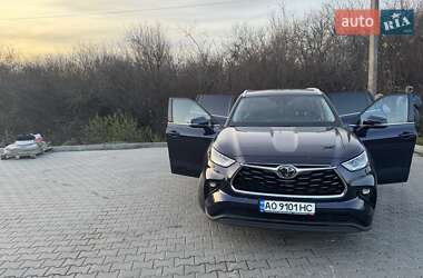 Внедорожник / Кроссовер Toyota Highlander 2022 в Ужгороде