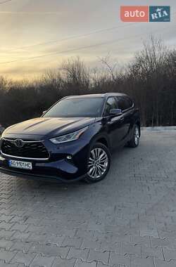 Внедорожник / Кроссовер Toyota Highlander 2022 в Ужгороде