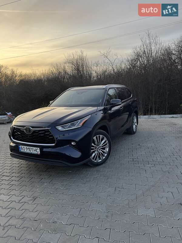 Внедорожник / Кроссовер Toyota Highlander 2022 в Ужгороде