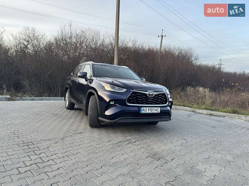 Внедорожник / Кроссовер Toyota Highlander 2022 в Ужгороде