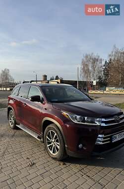 Позашляховик / Кросовер Toyota Highlander 2018 в Березному