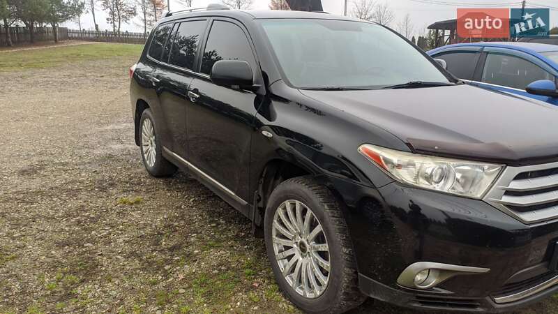 Внедорожник / Кроссовер Toyota Highlander 2011 в Черновцах