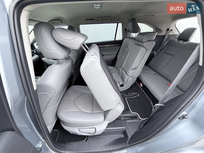 Внедорожник / Кроссовер Toyota Highlander 2021 в Киеве