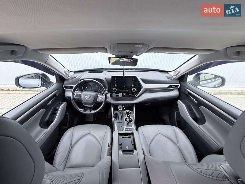 Внедорожник / Кроссовер Toyota Highlander 2021 в Киеве