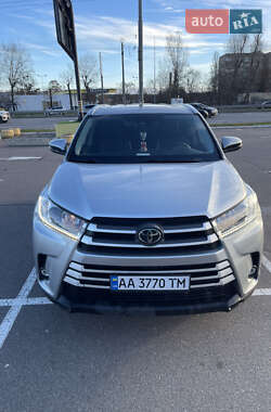 Внедорожник / Кроссовер Toyota Highlander 2018 в Киеве