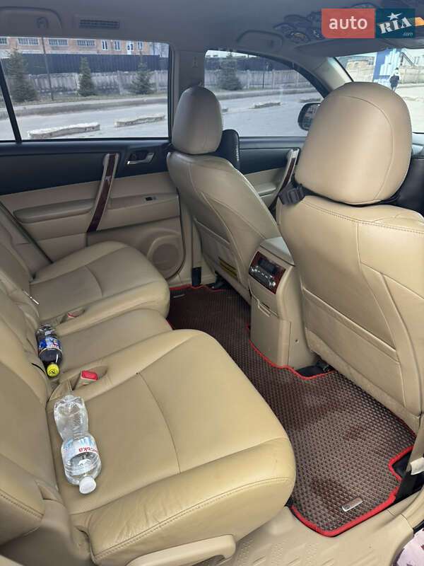 Внедорожник / Кроссовер Toyota Highlander 2012 в Полтаве фото 17 Внедорожник / Кроссовер Toyota Highlander 2012 в Полтаве