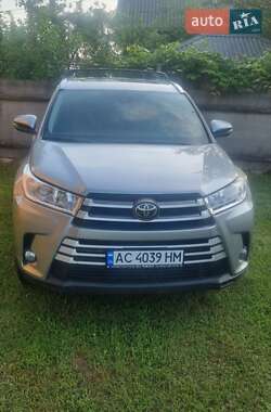 Внедорожник / Кроссовер Toyota Highlander 2017 в Ковеле
