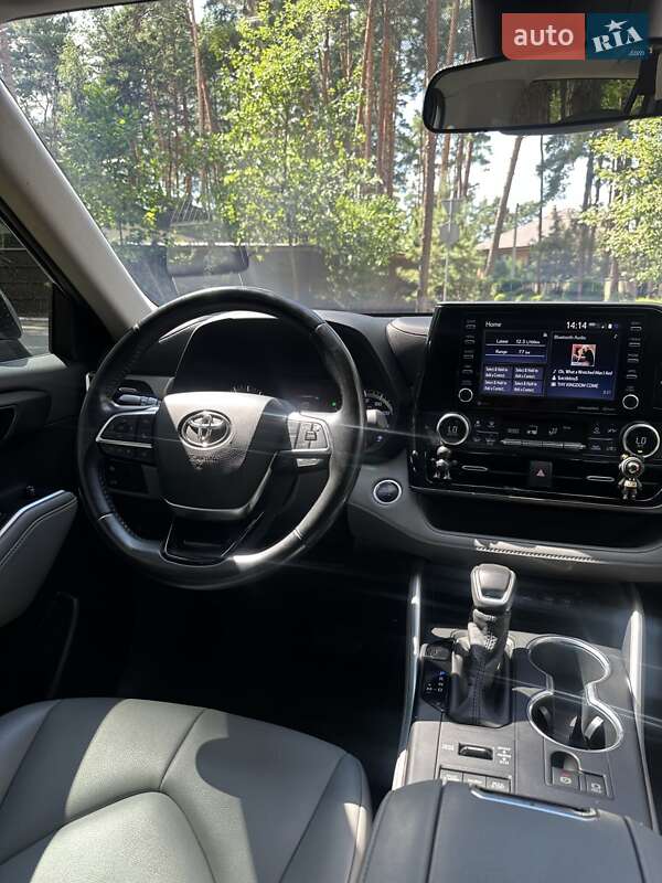 Позашляховик / Кросовер Toyota Highlander 2020 в Білогородці