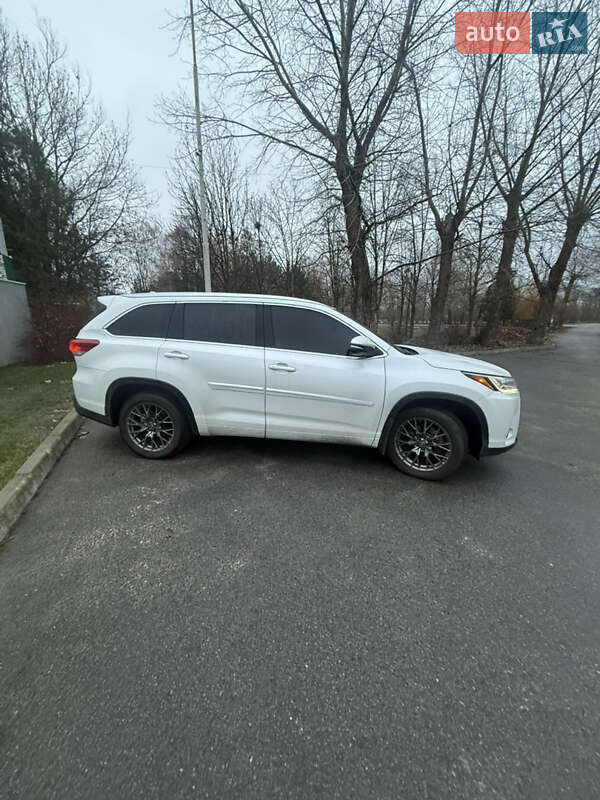 Внедорожник / Кроссовер Toyota Highlander 2017 в Днепре фото 6 Внедорожник / Кроссовер Toyota Highlander 2017 в Днепре