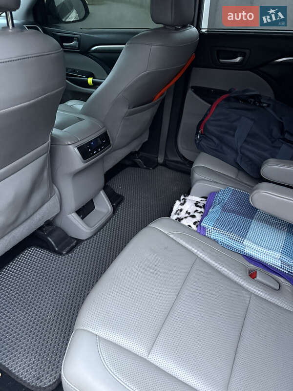 Внедорожник / Кроссовер Toyota Highlander 2017 в Днепре фото 11 Внедорожник / Кроссовер Toyota Highlander 2017 в Днепре