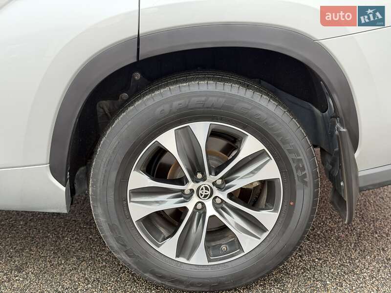 Позашляховик / Кросовер Toyota Highlander 2021 в Дніпрі