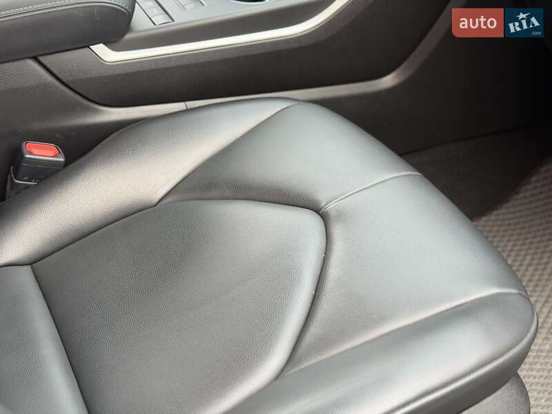 Позашляховик / Кросовер Toyota Highlander 2021 в Дніпрі