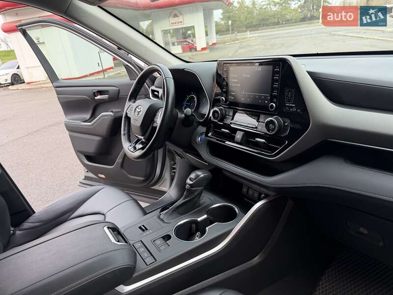 Позашляховик / Кросовер Toyota Highlander 2021 в Дніпрі
