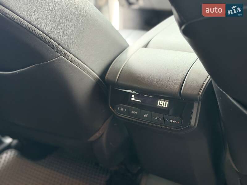 Позашляховик / Кросовер Toyota Highlander 2021 в Дніпрі