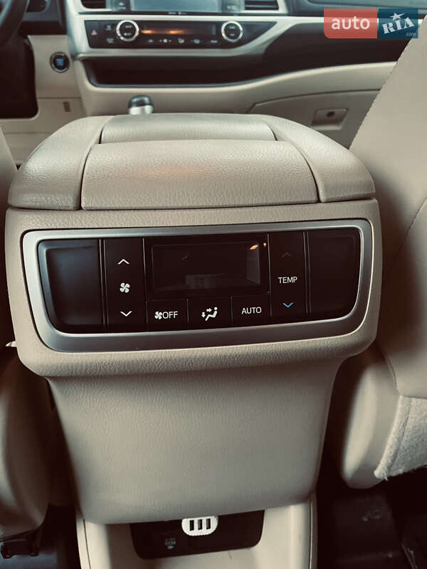 Внедорожник / Кроссовер Toyota Highlander 2015 в Кривом Роге фото 17 Внедорожник / Кроссовер Toyota Highlander 2015 в Кривом Роге