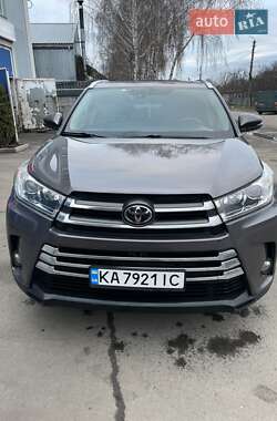 Внедорожник / Кроссовер Toyota Highlander 2016 в Киеве