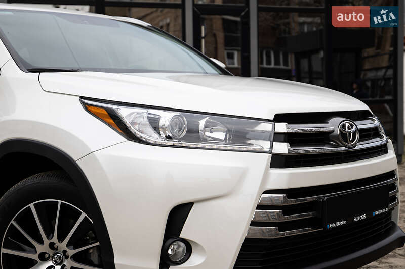 Позашляховик / Кросовер Toyota Highlander 2019 в Києві