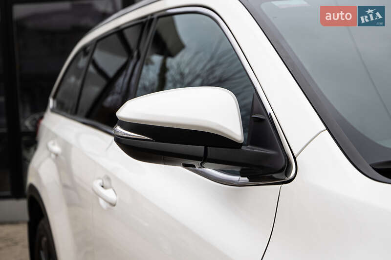 Позашляховик / Кросовер Toyota Highlander 2019 в Києві